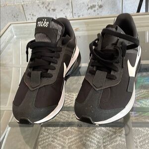 Nike Black and White Sneakers Athletic Casual